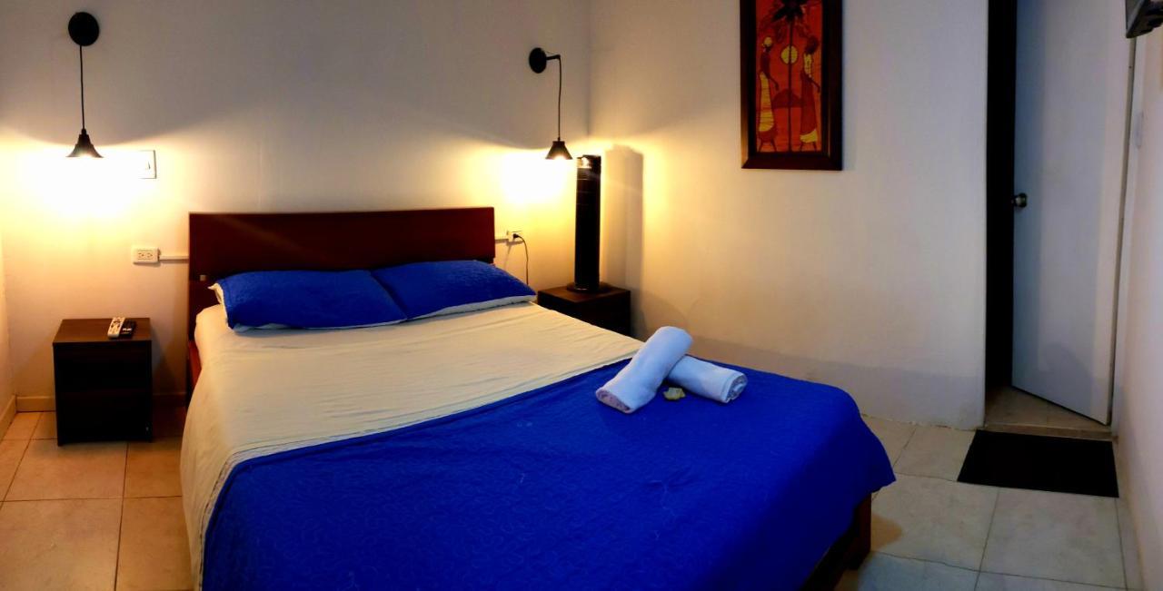 Tiger Hostel Medellín Esterno foto