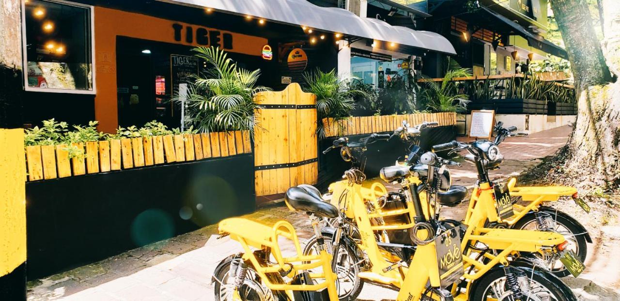 Tiger Hostel Medellín Esterno foto