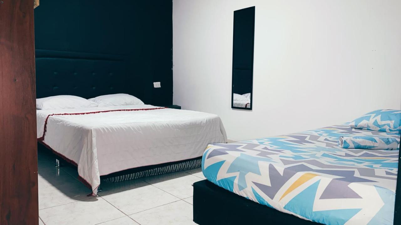 Tiger Hostel Medellín Esterno foto