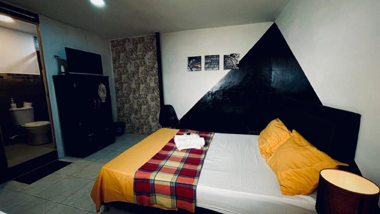 Tiger Hostel Medellín Esterno foto